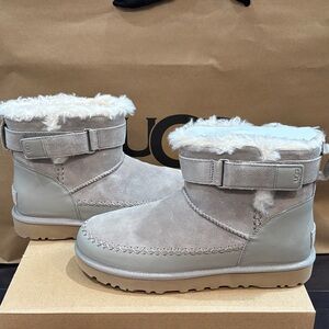 UGG RETROCHIC STRAP BOOTS IN COBBLE GRAY SZ 8 NEW IN BOX